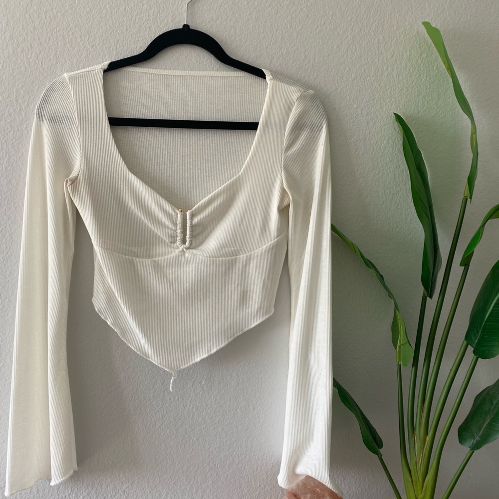 Long sleeve V-shaped Cropped top with metal detailing | Large, white